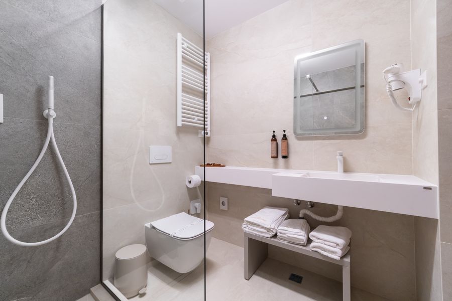 Baie în camera Business Premium Double