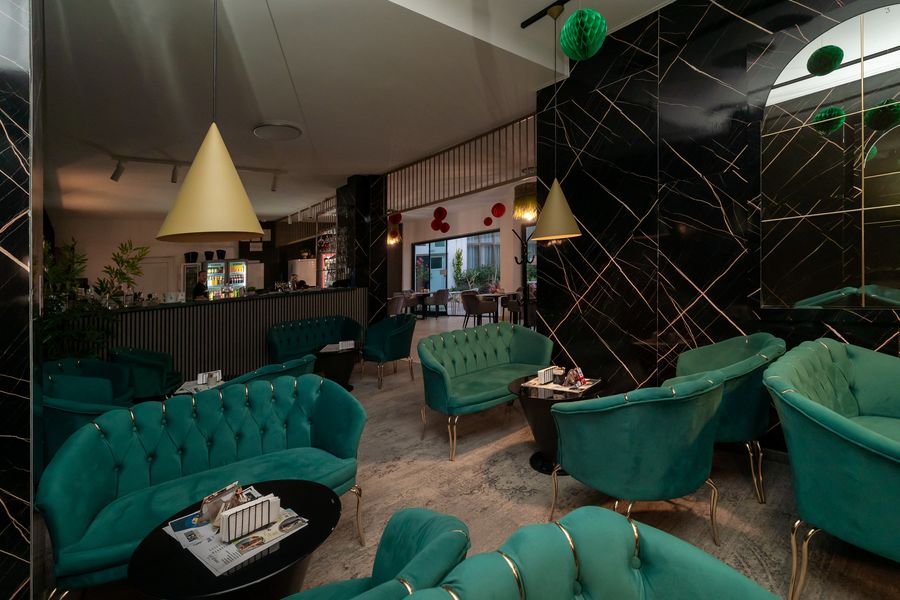 Al doilea unghi în Verde Café al Hotelului Decebal din Bacău